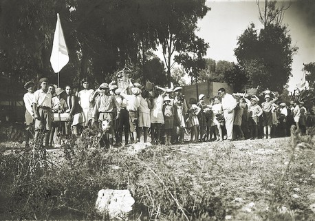 First Fruits Ceremony at Shefaya, 1930, a custom revived by the Teachers Movement for KKL-JNF. KKL-JNF Photo Archive
