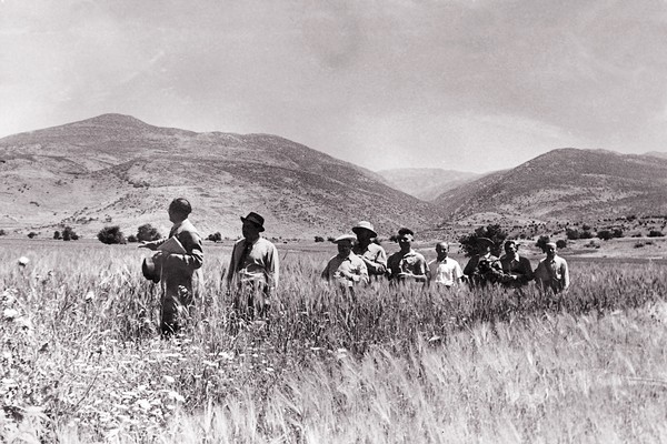KKL-JNF staffers out on a land purchasing tour, April 1938. KKL-JNF Photo Archive