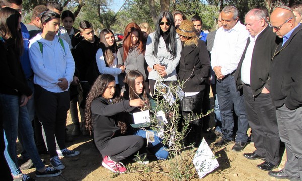 Planting a tree in Shimi's Garden in Ofakim. Photo: Tania Susskind