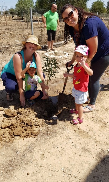 Tree planting event in Kibbutz Nahal Oz. Photo: KKL-JNF