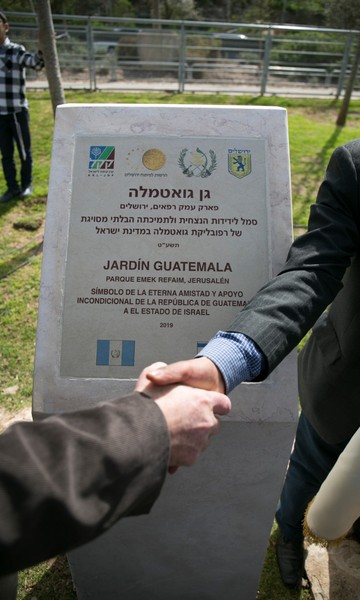 The newly unveiled sign for the Guatemala Garden. Photo: Haim Varsano, KKL-JNF Photo Archive