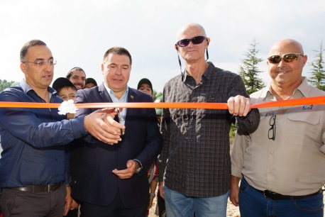 L-R: Amit Sofer, Merom HaGalil Regional Council Head; Shuki Ohana, Mayor of Tzfat; Dr. Omri Boneh, Head of KKL-JNF's Northern Region; and Eli Hatoufa, Director of KKL-JNF's Upper Galilee and Golan Regions; cut the ribbon to the new trail. Photo: KKL-JNF Photo Archive