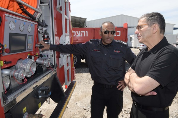 L-R: Dedi Simchi and Daniel Atar at the national firefighting center in Rishon LeTzion. Photo: Yisrael Peretz, KKL-JNF Photo Archive