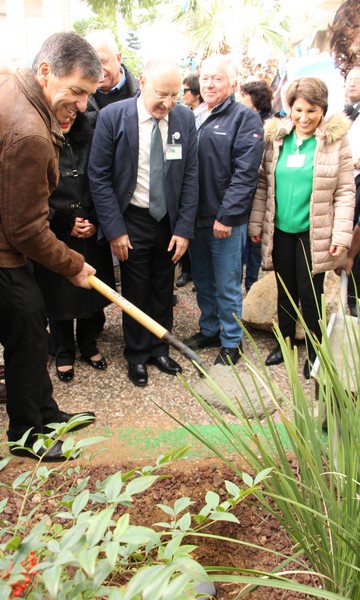 KKL-JNF World Chairman Daniel Atar helps cover the foundation scroll. Photo: KKL-JNF