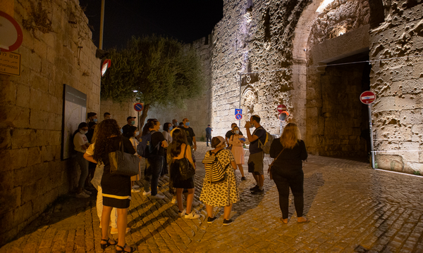 The group near Sha'ar Zion, before entering the Jewish Quarter. (Photo: Yoni Sheffer, KKL-JNF Photo Archive)