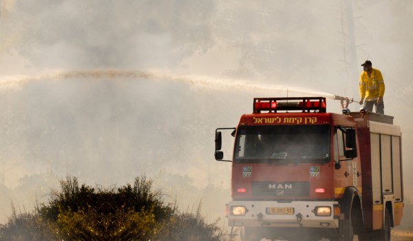 The KKL-JNF firefighting crews are working around the clock to stop the fire’s spread, contain it, and extinguish it. (Photo: Moran Mayan, KKL-JNF Photo Archive)