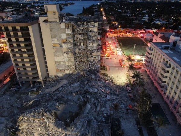 Florida condominium tower that collapsed last week. (Photo: Google Web)