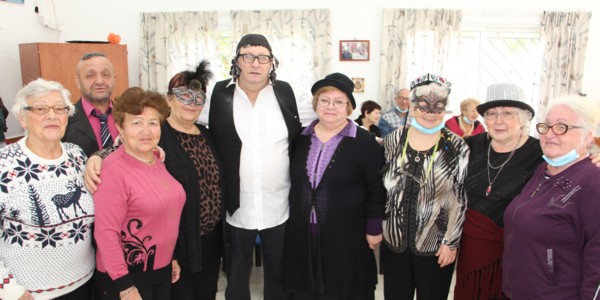 Lod senior citizens wearing costumes at the Lod Senior Citizens Club. (Photo: Yoav Lin, KKL-JNF Photo Archive)