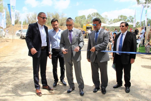 Ribbon cutting ceremony. L-R: Ronnie Vinnikov, Meni Bushuyev, Dr. Mikhael Mirilashvili, Dr. Haim Ben Yaakov and Igal Yasinov. (Photo: Lev Kaplon, KKL-JNF Photo Archive)