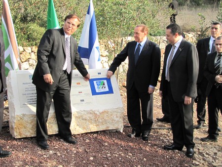 Prime Minister Berlusconi at the Grove of Nations. Photo: KKL-JNF Photo Archive