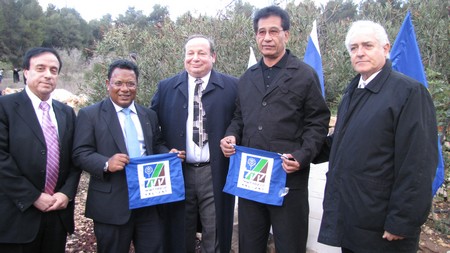 Presidents Stephen and Mori at the Grove of Nations. Photo: KKL-JNF Photo Archive