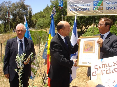President Besescu at the Grove of Nations. Photo: KKL-JNF Photo Archive