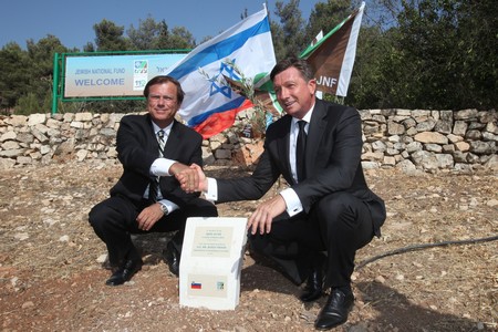 Slovenian Prime Minister with KKL-JNF world chairman at the Grove. Photo: KKL-JNF Photo Archive