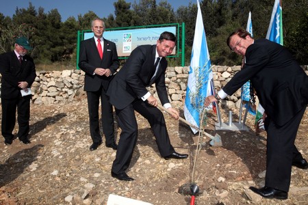Prime Minister Pahor planting at the Grove of Nations. Photo: KKL-JNF Photos Archive