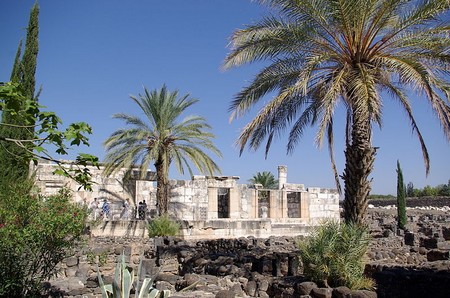 Ancient Synagoge in Capernaum. Photo: Wikimedia Commons

