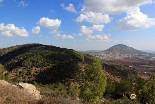 View of Mount Deborah, with Mount Tabor on the horizon. Photo: Yaakov Shkolnik 