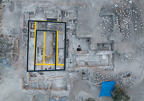 Yellow outline: Roman-Byzantine synagogue. Black outline: Medieval synagogue. Aerial image: Griffin Higher Photography