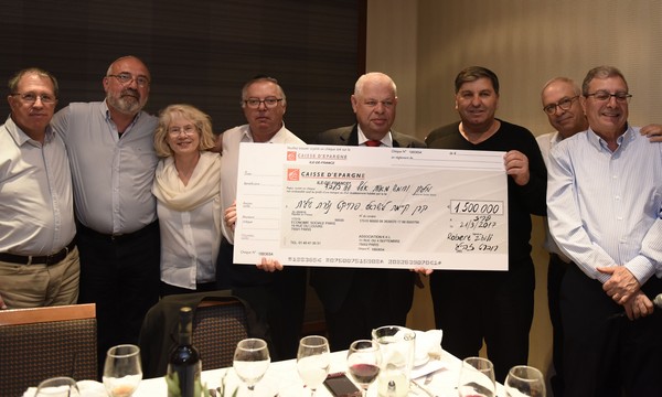 KKL France representatives present Danny Atar with a 1.5 million shekel cheque. Photo: Avi Hayun, KKL-JNF Photo Archive