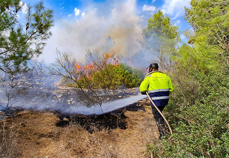 A KKL-JNF firefighter combats a blaze in the Iron Forest. (Photo: Anil Zaher, KKL-JNF)