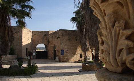 Entrance to the theater. Photo: Yaakov Shkolnik
