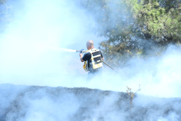 KKL-JNF Firefighter battling fire made by an incendiary baloons.
Photo: Yossi Ifergan, KKL-JNF  Photo Archive