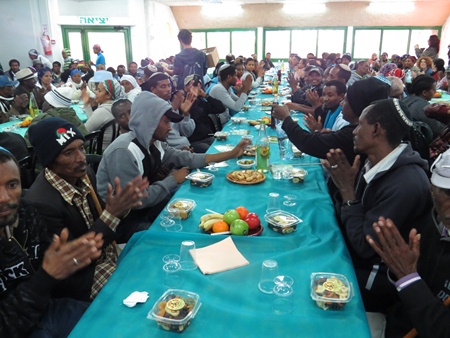 Tu Bishvat Seder in an absorption center in Northern Israel. Photo: Yoav Devir